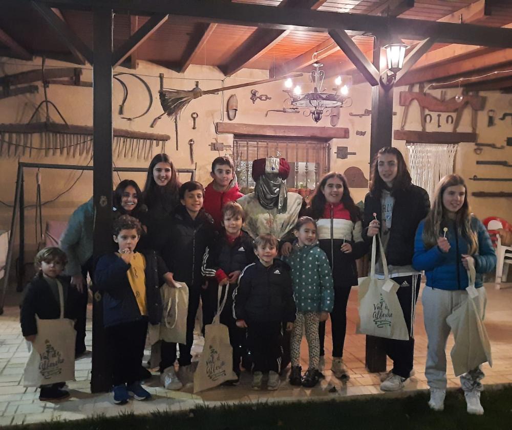 Imagen El Paje Real de los Reyes Magos visita a los niños de la Val de Alferche